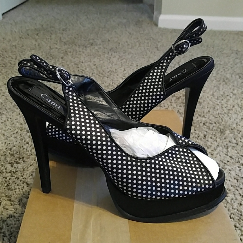 Heels - Picture 4 of 4